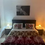 Check-in 2 Bedroom Flat Center *
