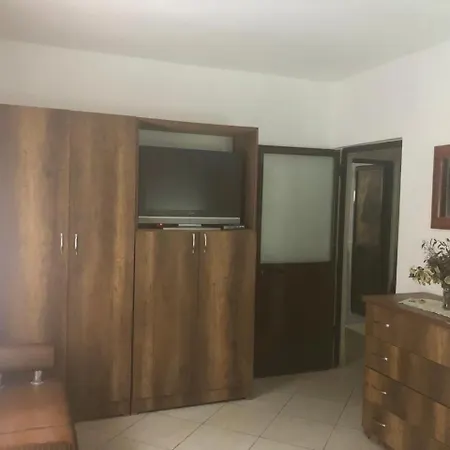 Entire Flat To Chill In